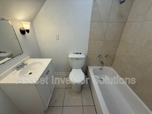 Building Photo - 4410 Fairmount Ave