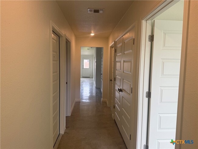 Building Photo - 903 Switchgrass Dr