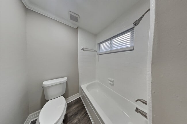 Building Photo - 16318 Elmwood Point Ln