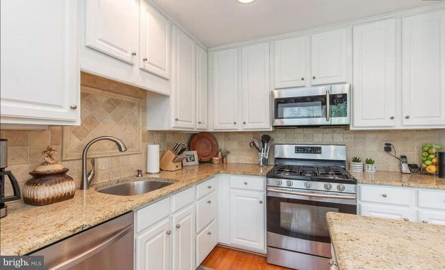 Building Photo - 423 Fort Hill Cir
