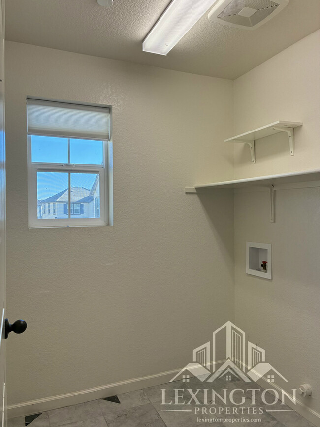 Building Photo - Elegant, 3BD/2.5BA, Sacramento Home in Nat...