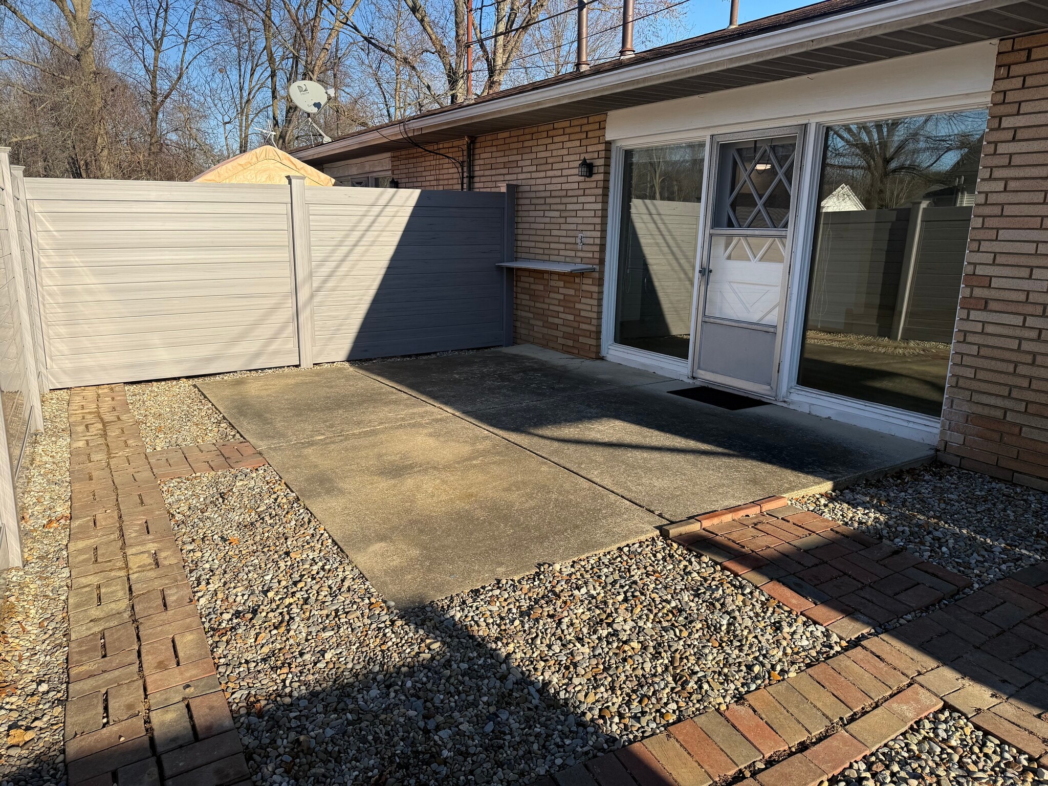 Building Photo - 757 Southeast Ave