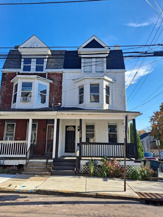 Building Photo - 1100 Green St