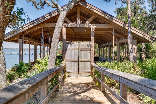 Building Photo - 585 Earl Godwin Rd