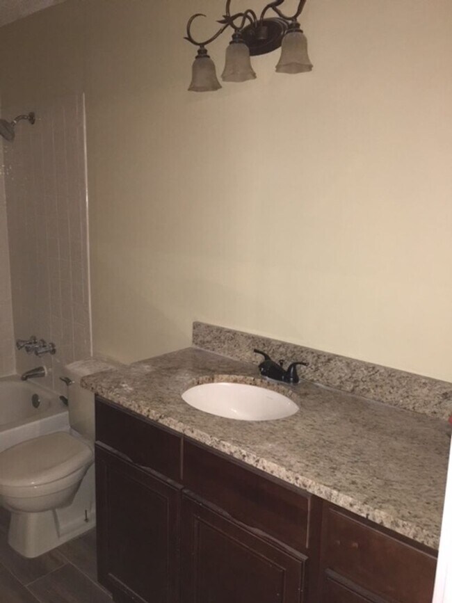 Building Photo - 2/2 Beutiful Condo at Hidden Springs -  Do...