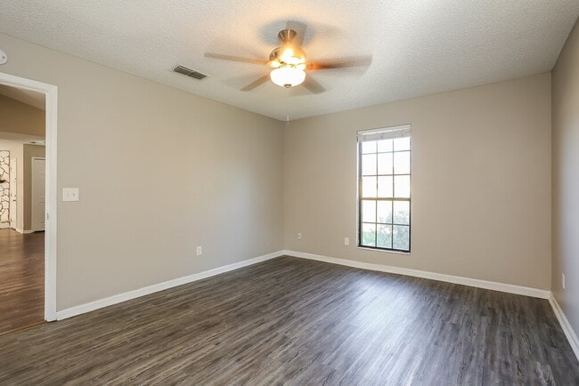 Building Photo - 1464 Rose Hill Dr W