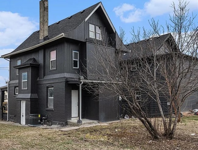 Building Photo - Modern Charm Meets Historic Character – Re...