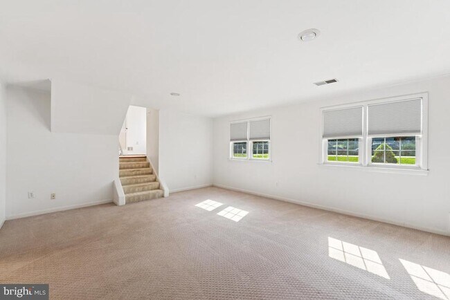 Building Photo - 1730 Pine Valley Dr