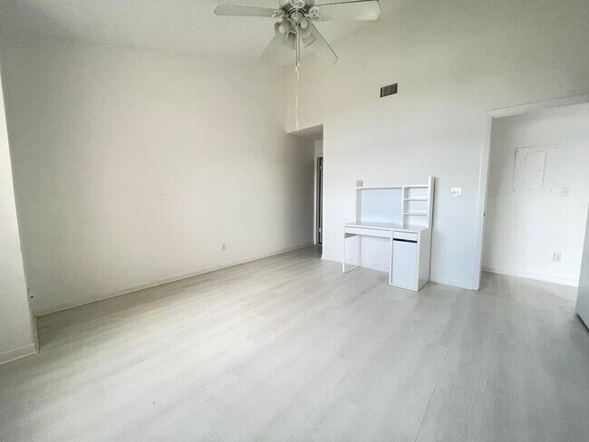 Building Photo - 3445 NW 44th St