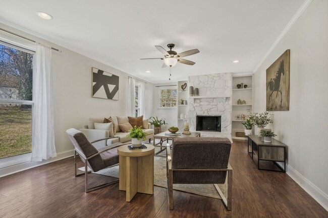 Building Photo - Charming cottage in Inglewood section of E...