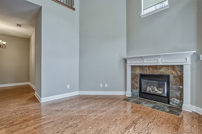 Building Photo - 6533 Riveredge Dr
