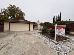 Building Photo - Beautiful 3 Bedroom Single-Family Home!