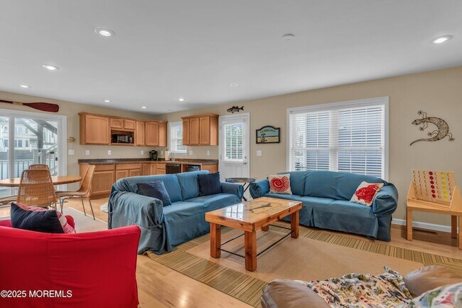 Building Photo - 111 7th Ave