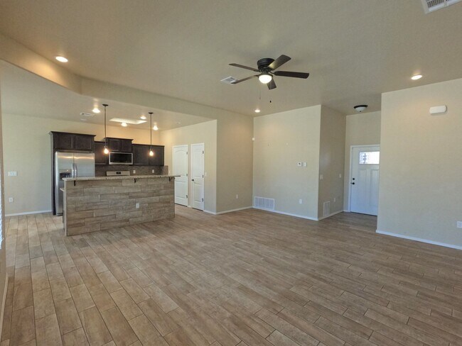Building Photo - 928 Flora Vista Dr