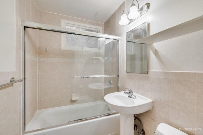 Building Photo - 1930 Franklin St