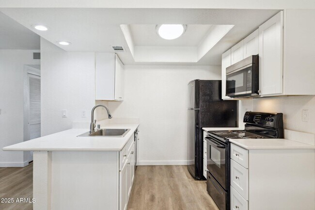 Building Photo - 520 N Stapley Dr
