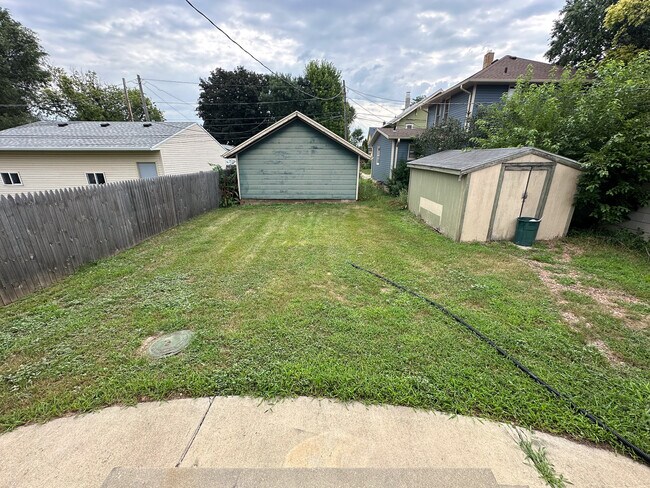 Building Photo - 704 N Duluth Ave