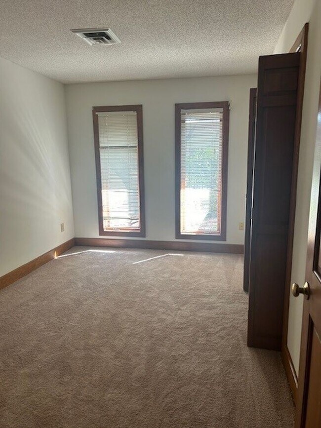 Building Photo - 2 Bedroom 2 Bath town home COMING SOON!!!!