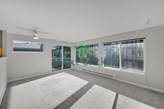 Building Photo - Welcome to this beautifully updated 2-bedroom, 1-bath apartment located in the heart of Queen Anne