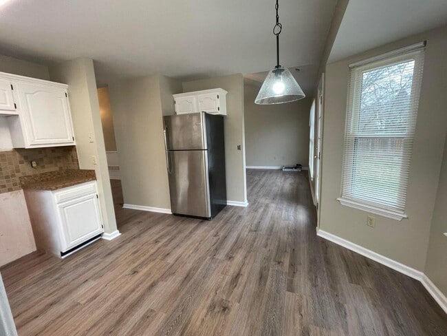 Building Photo - 821 Palomino Ln