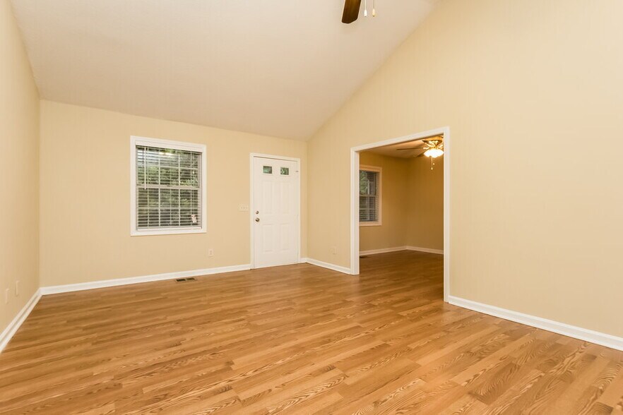 Building Photo - 1610 Summit Ridge