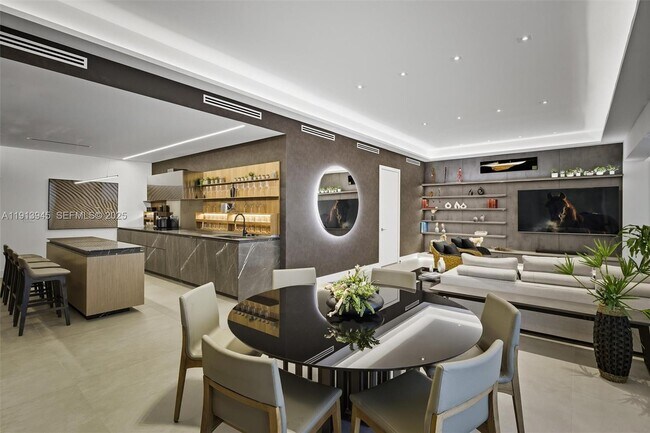 Building Photo - 2301 Collins Ave