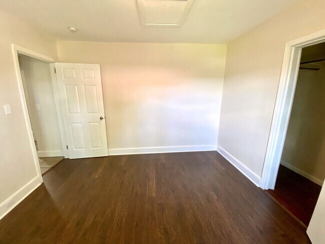 Building Photo - 3 Bedroom Home in Seneca, SC