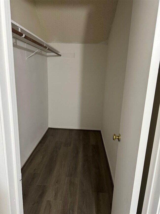 Building Photo - 12800 Irongate Ave