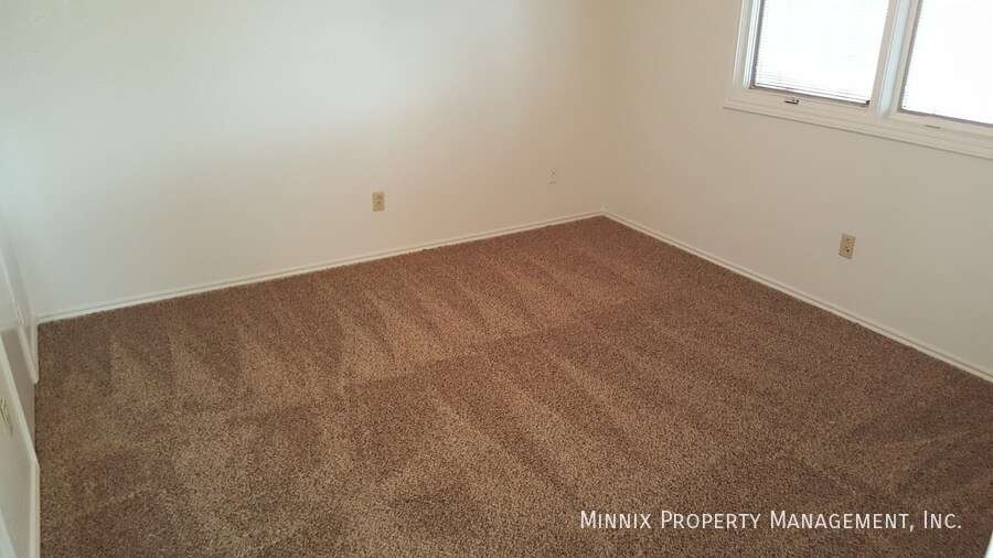 Building Photo - 8208 Vernon Ave