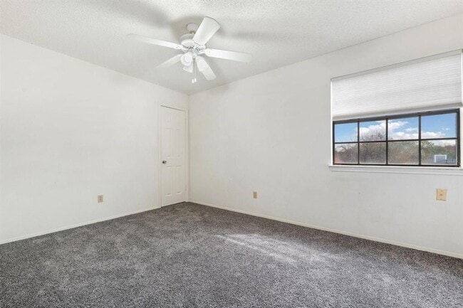 Building Photo - 11918 Snow Finch Rd