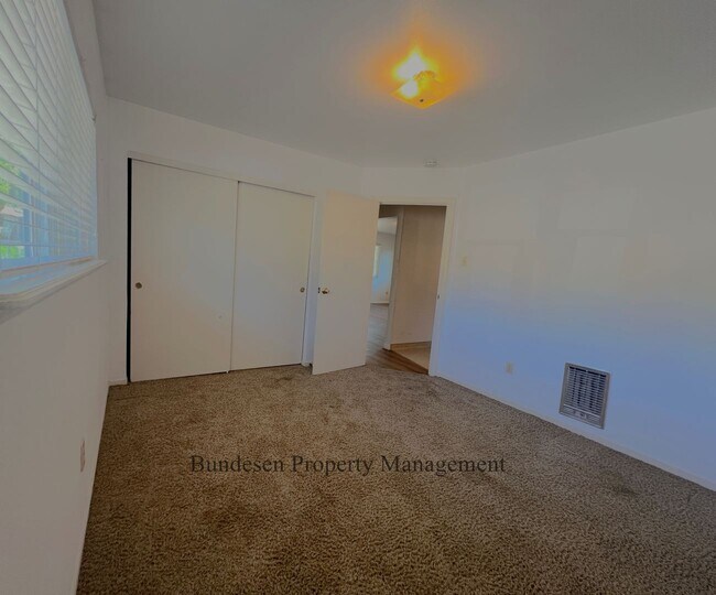 Building Photo - Charming Country Property
