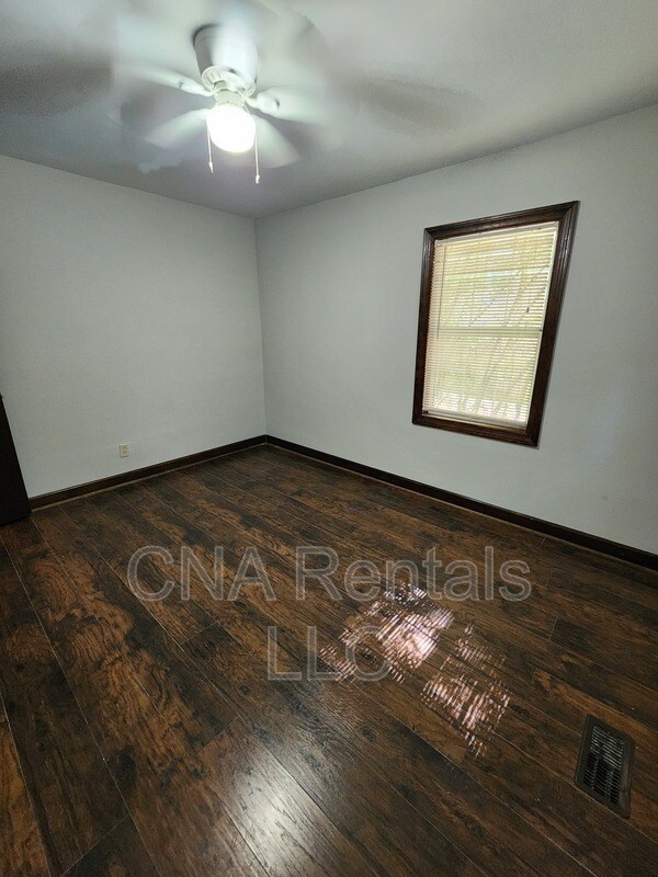 Building Photo - 104 E Acres Dr SE