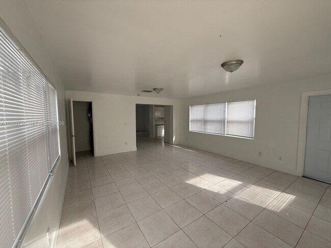 Building Photo - 1513 NW 15th Ave