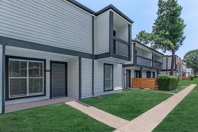 Building Photo - 18001 Cypress Trace Rd