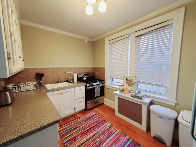 Building Photo - 639 Summer St