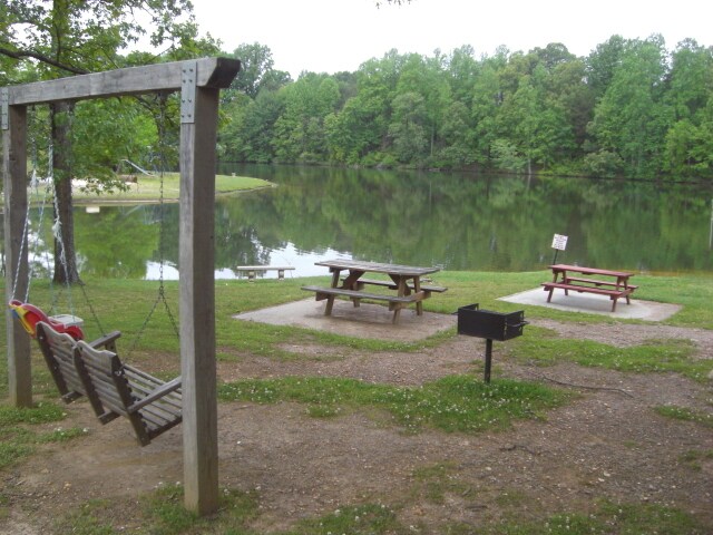 Free Lakefront Park - 1016 Lakeview Dr