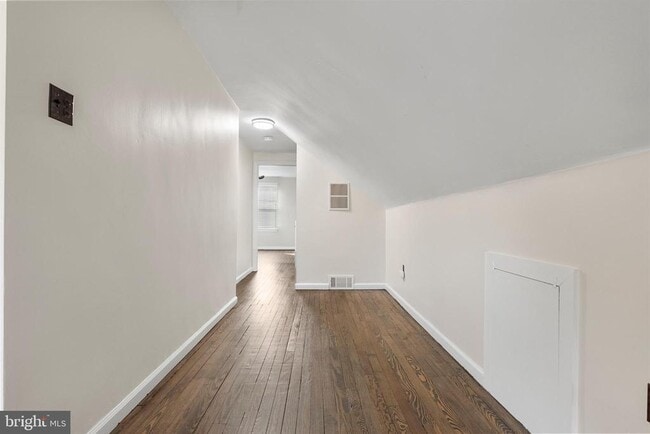 Building Photo - 48 S Locust Ave