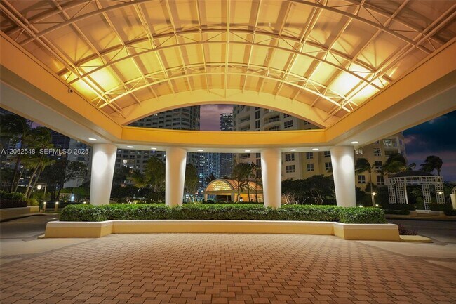 Building Photo - 808 Brickell Key Dr