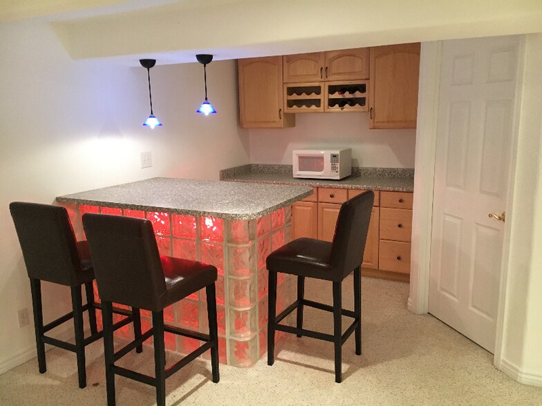 Building Photo - 5340 Vale Dr