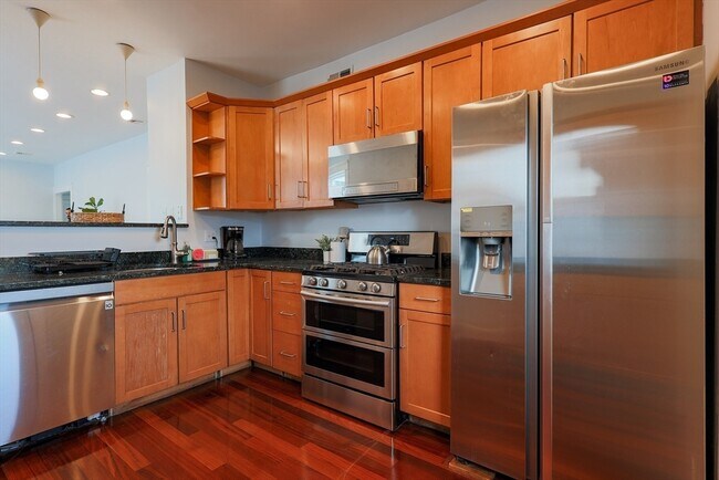 Building Photo - 7 Treadway Rd