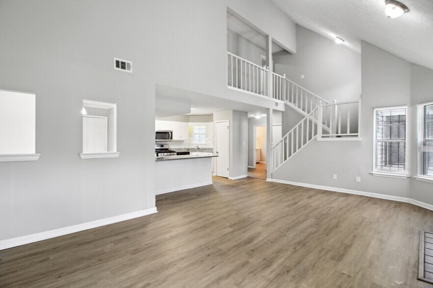 Building Photo - 1131 Cherokee Hts