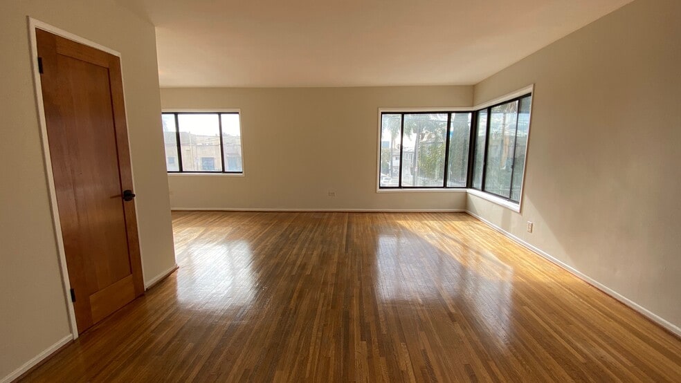 Building Photo - 4425 Maplewood Ave