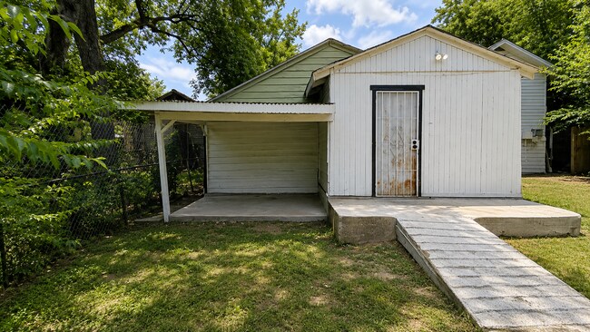 Building Photo - 1319 Leal St
