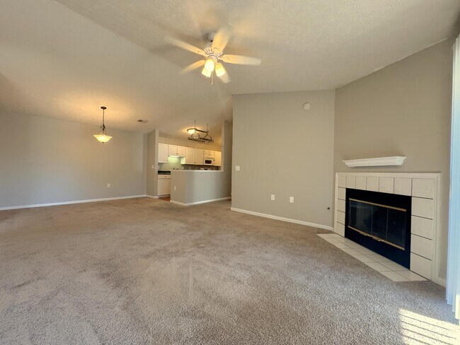 Building Photo - 6829 Meadow Creek Dr