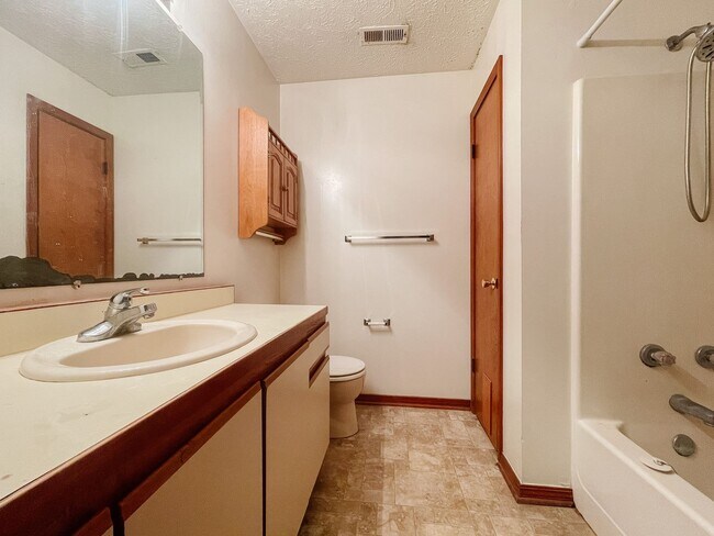 Building Photo - 1,200 sqft - 1st Floor Flat with Washer/Dryer Hook Ups - New Plank Flooring Being Installed
