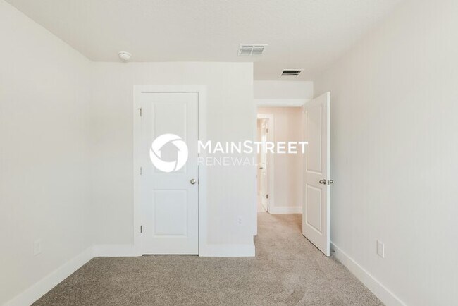 Building Photo - 3 Bedroom Pet-Friendly Home in Deland, FL with Main Street Renewal