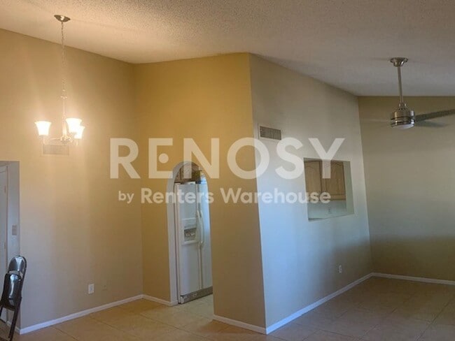 Building Photo - Ideal 2 BD/2 BA/2 CG Townhome with Community Pool Near Olive & 67th in Peoria!