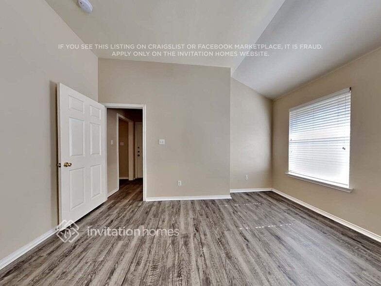 Building Photo - 4836 Stetson Dr S