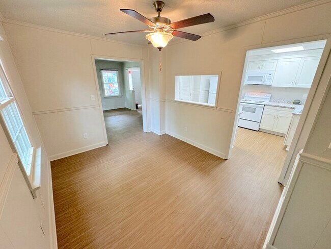 Building Photo - COME MEET YOUR NEW HOME! 2 BEDROOM APARTMENT IN PORTSMOUTH FOR RENT