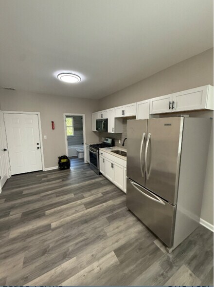Building Photo - 918 W 151st St